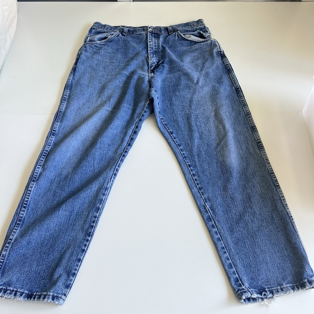 Wrangler Jeans Men's 34x28 Blue Denim Stretch Pants Medium Wash Work pants